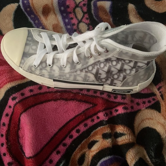 Selling - Picture 3 of 4